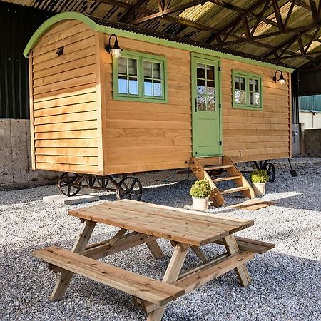 Finest Retreats - The Shepherd'S Hut At Northcombe Farm Beaworthy エクステリア 写真