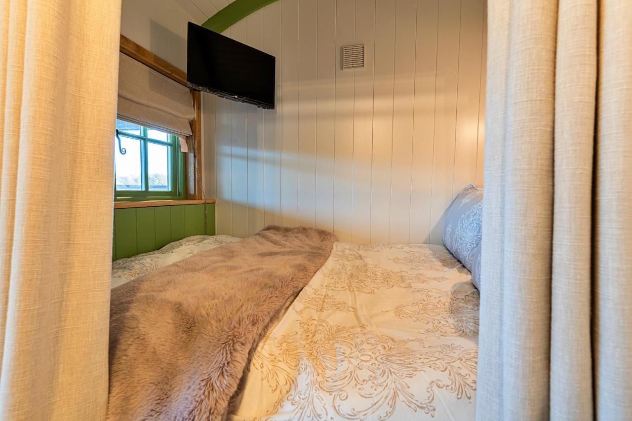 Finest Retreats - The Shepherd'S Hut At Northcombe Farm Beaworthy エクステリア 写真