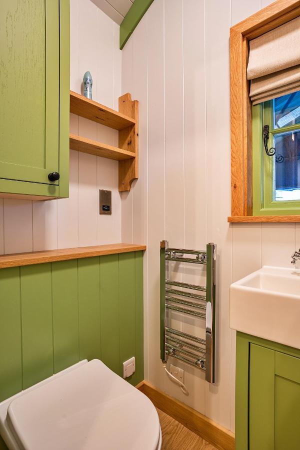 Finest Retreats - The Shepherd'S Hut At Northcombe Farm Beaworthy エクステリア 写真