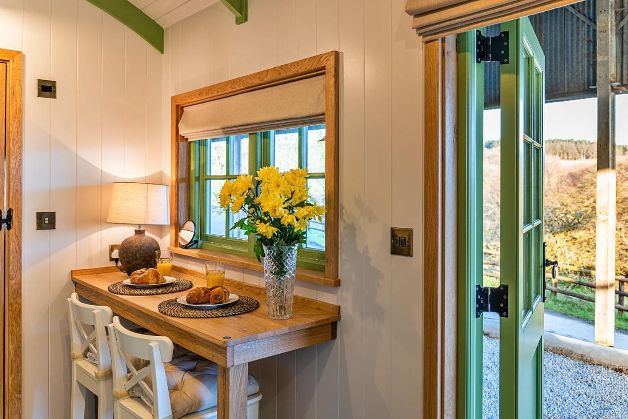 Finest Retreats - The Shepherd'S Hut At Northcombe Farm Beaworthy エクステリア 写真