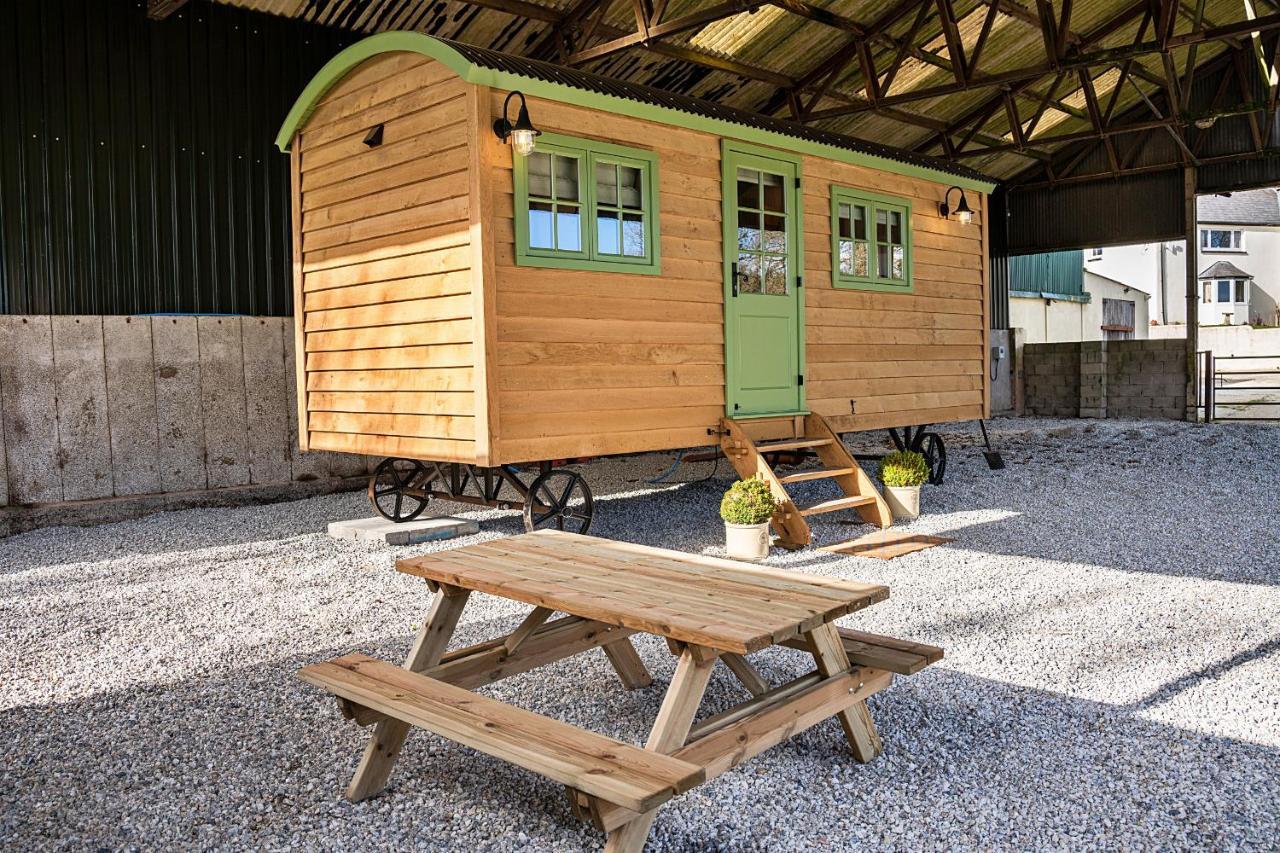 Finest Retreats - The Shepherd'S Hut At Northcombe Farm Beaworthy エクステリア 写真