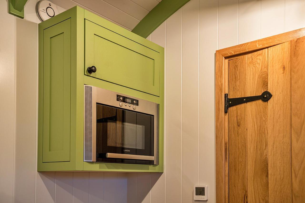Finest Retreats - The Shepherd'S Hut At Northcombe Farm Beaworthy エクステリア 写真