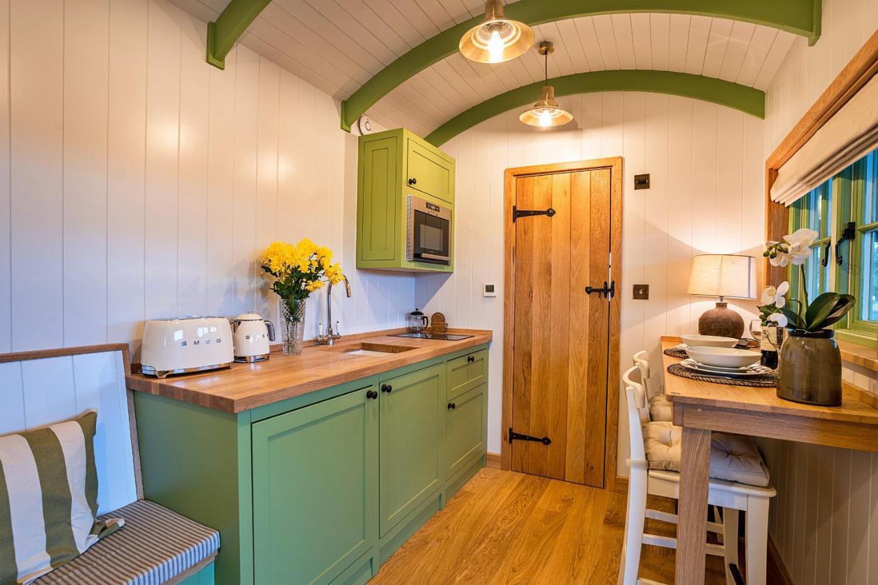 Finest Retreats - The Shepherd'S Hut At Northcombe Farm Beaworthy エクステリア 写真