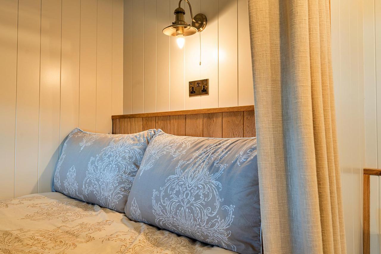 Finest Retreats - The Shepherd'S Hut At Northcombe Farm Beaworthy エクステリア 写真