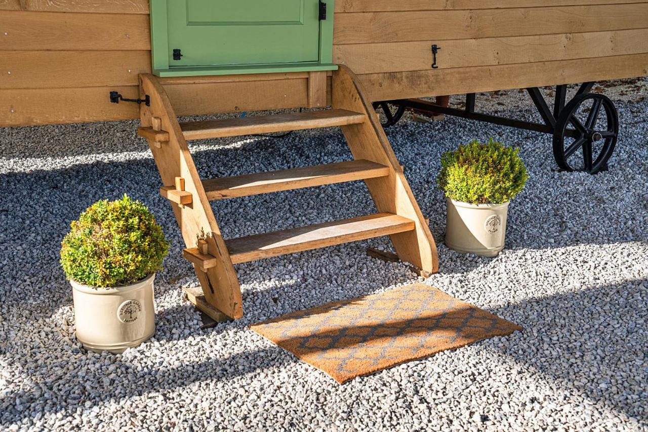 Finest Retreats - The Shepherd'S Hut At Northcombe Farm Beaworthy エクステリア 写真